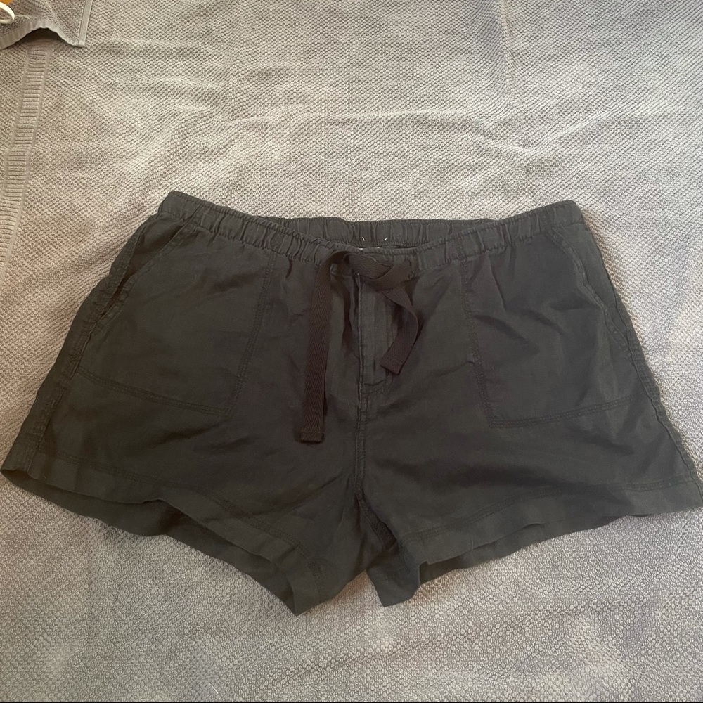 Women’s Black Linen Shorts